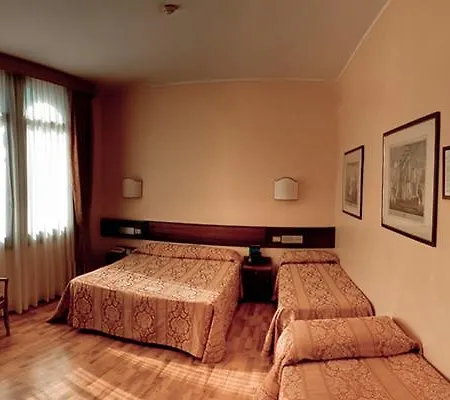 Le Boulevard Hotel