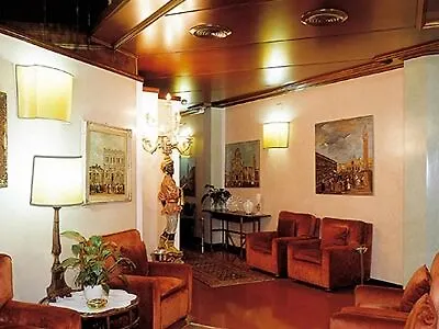 Le Boulevard Benátky – Lido